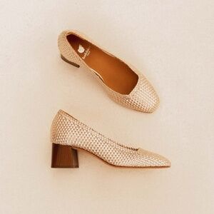 Bobbies Tilvia Pumps in Secret Champagne